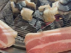 -围炉肉舍•炭烤活鳗•丹东海鲜烤肉(步行街店)