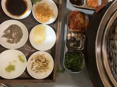 -围炉肉舍•炭烤活鳗•丹东海鲜烤肉(步行街店)