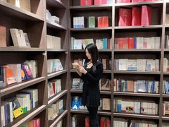 -钟书阁(松江泰晤士小镇店)