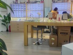 -天空之镜眼镜店蔡司依视路配镜授权零售店(望京颐堤港店)