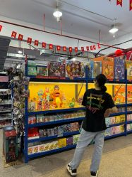 -逝水玩具折扣店