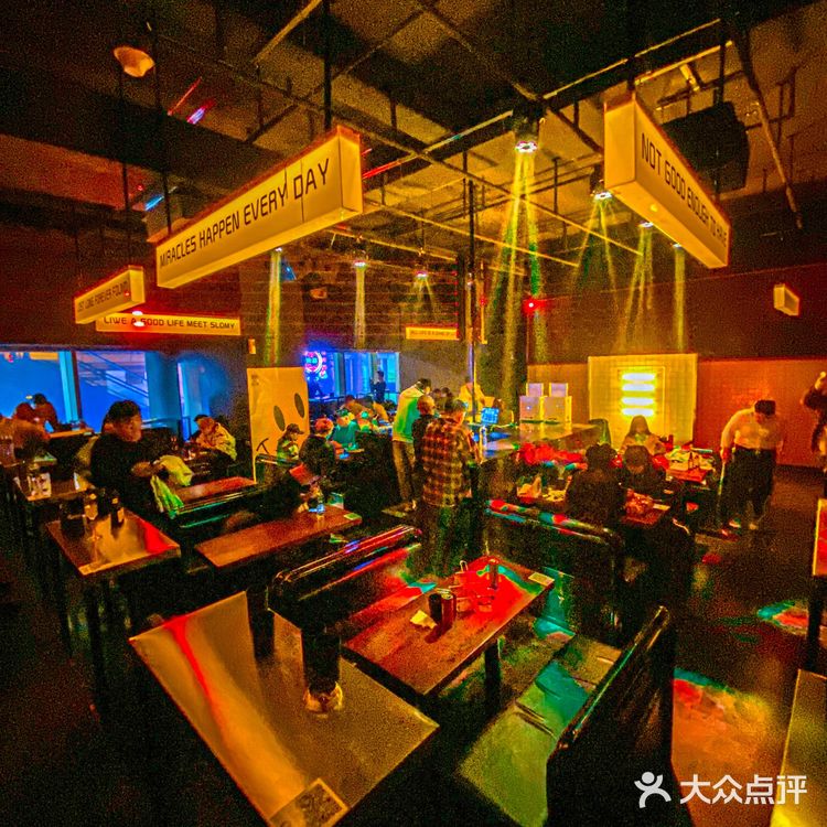 要嗨就来这里！大菠萝音乐餐吧！