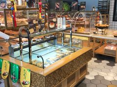 面包甜点陈列柜-昆明冠生园·蛋糕·面包(朗悦湾店)