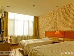 -莫泰酒店(上海虹桥北新泾地铁站天山路店)