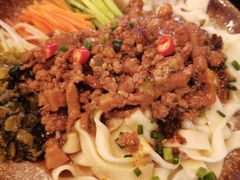 卤肉拌面-Let's Taipei 非常烘焙(太古里店)