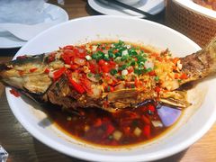 香煎鲫鱼-费大厨辣椒炒肉(万家丽一店)