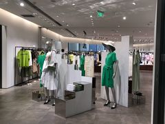 -URBAN REVIVO(高德置地广场·春广场店)