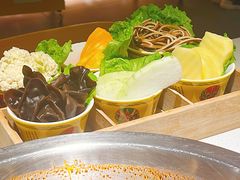 -茅草房·河畔园林火锅