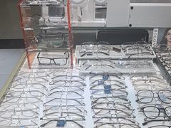 -美式眼镜·授权蔡司.依视路.尼康.豪雅.明月(人民广场店)