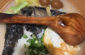 Big Chicken Leg Broth Rice Noodles