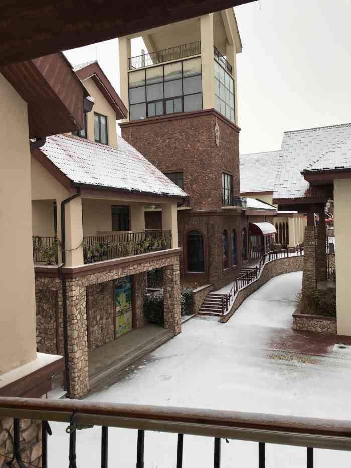 蓝莓度假酒店-"去藏马山泡温泉顺便住了一晚,跟着导航还走.