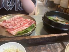 -围炉肉舍•炭烤活鳗•丹东海鲜烤肉(步行街店)