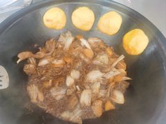 -粘豆包柴火铁锅炖
