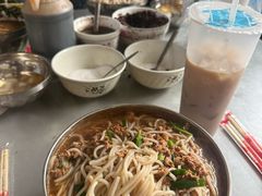 -正宗杨记普洱酸醋米线(总店)