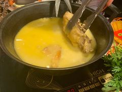-鲜入围煮花胶鸡海鲜火锅