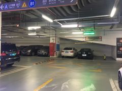 -虹桥天地-停车场