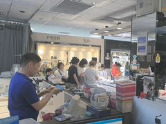 -黄益静眼镜行