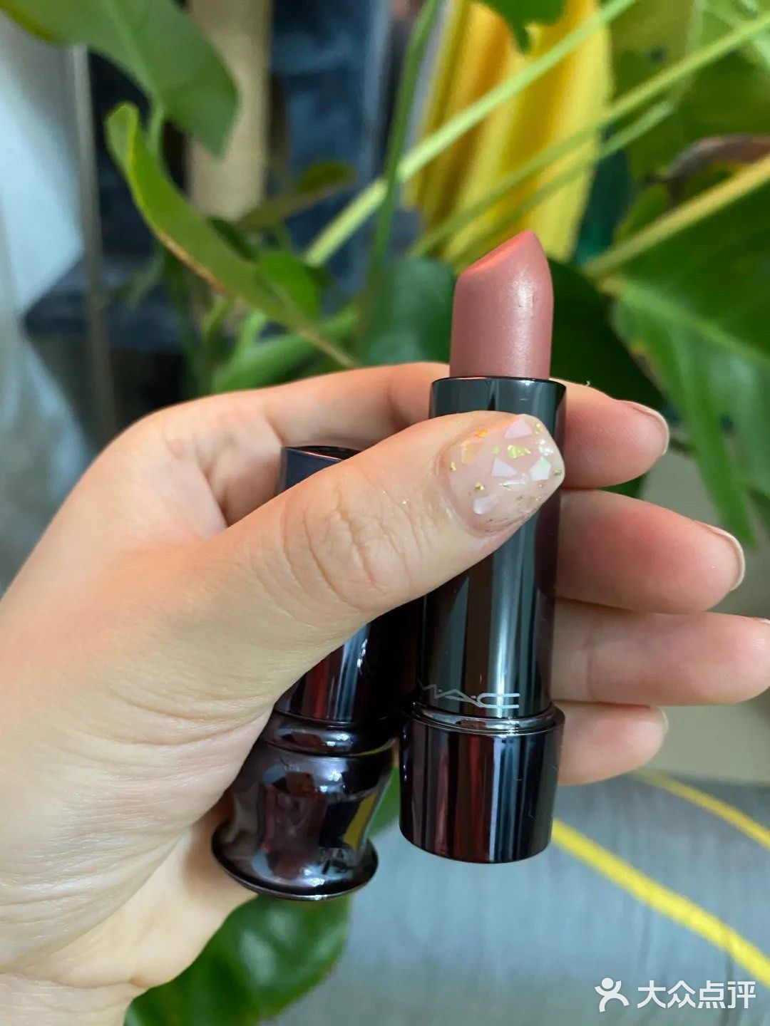 【种草好物】MAC 唇膏  M A C的这款唇膏设计