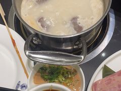 -红鼎豆捞·非遗鲍皇汤火锅(宝丰路店)