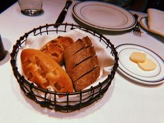 餐前包-Wolfgang’s Steakhouse 沃夫冈牛排馆(上海白玉兰广场店)