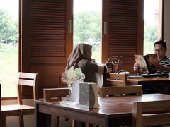 -Chom Cafe and Restaurant