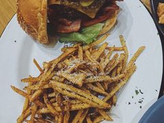 27&nbsp;牛肉汉堡-HELLO 27 意面·沙拉·帕尼尼