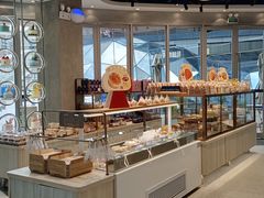面包甜点陈列柜-天母蓝鸟烘焙·蛋糕·下午茶(蜂汇店)