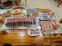 -哈尔滨小酒馆·鲜肉现穿自助烧烤(康新花园店)