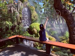 -Chom Cafe and Restaurant