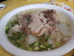 萝卜炖肘子-荣生萝卜汤饭店