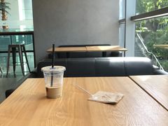 靠窗位-瑞幸咖啡(宝华国际广场店)