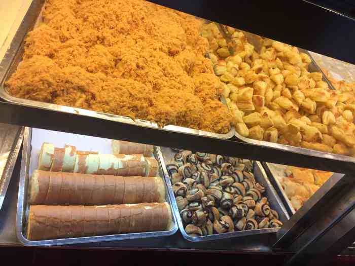 福德林西点(槐柏树街店)-"整体感觉挺像百香林 排队的人很多 大.