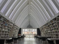 -钟书阁(松江泰晤士小镇店)