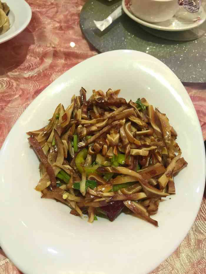 上菜很快,服务好,环境好,适合聚会