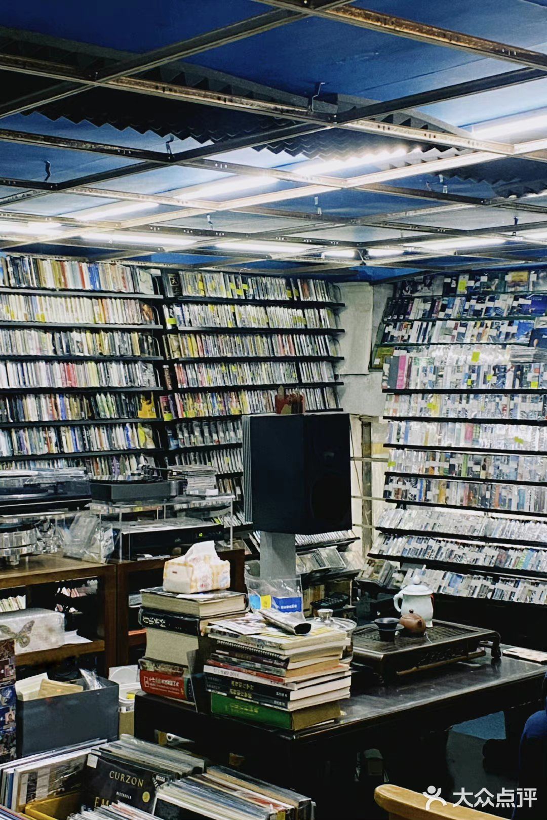 成都小众打卡地丨复古cd收藏你的所有年少心事