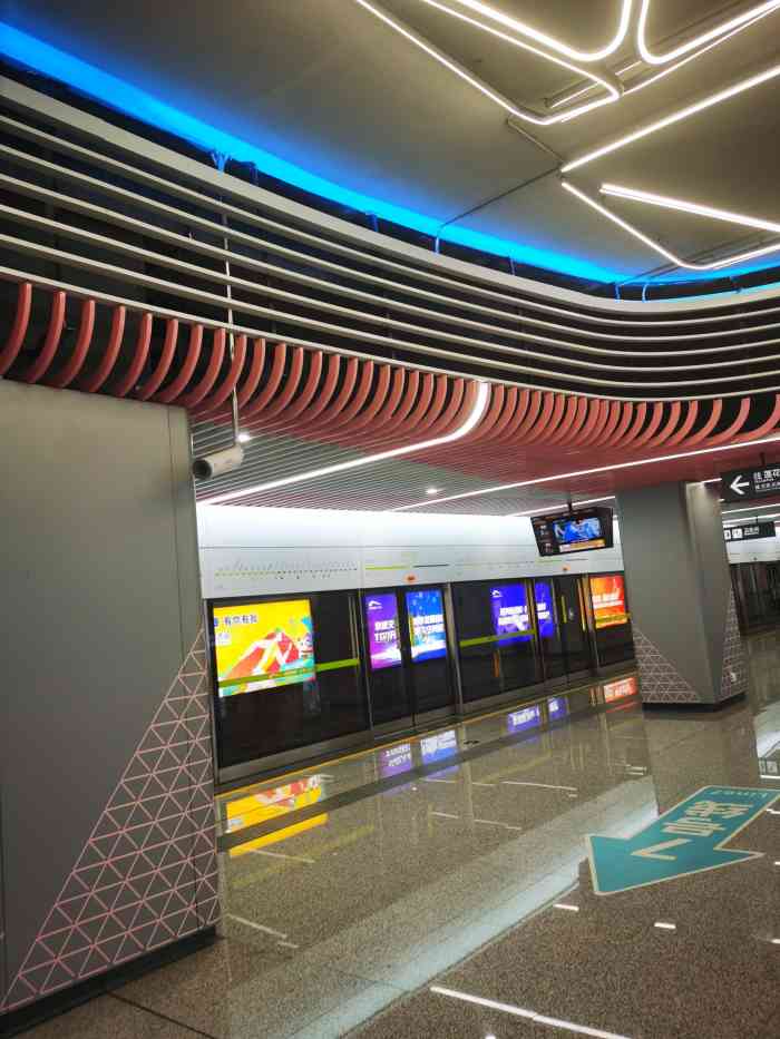 高朋大道(地铁站)-"【vip有特权】这个地铁站通道比较长,.