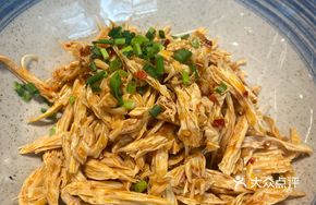 Stir-Fried Bean Sprouts with Skillful Hands