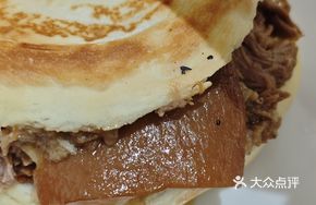 Freshly Made Meat Stuffed Mantou