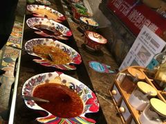 -老牌坊云南鱼豆花火锅(爱建店)