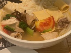 -蒙自源米线大王(东站店)