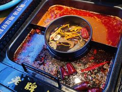 -老牌坊云南鱼豆花火锅(哈西万达店)