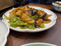 地三鲜-东北哈尔滨酱骨头馆房掌柜铁锅炖
