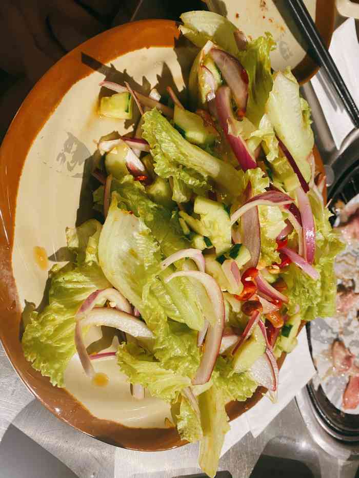 喜哥炭烤肥牛(八卦一路店)-"[薄荷]环境:新开张的东北烤肉,开在八.