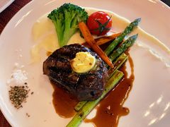 碳烤菲力牛排配土豆泥及红酒汁-WOLFGANG PUCK KITCHEN & BAR(迪士尼小镇店)