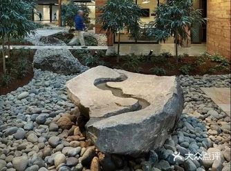 建筑内部装饰所用的木板均为1202仓库改造而来