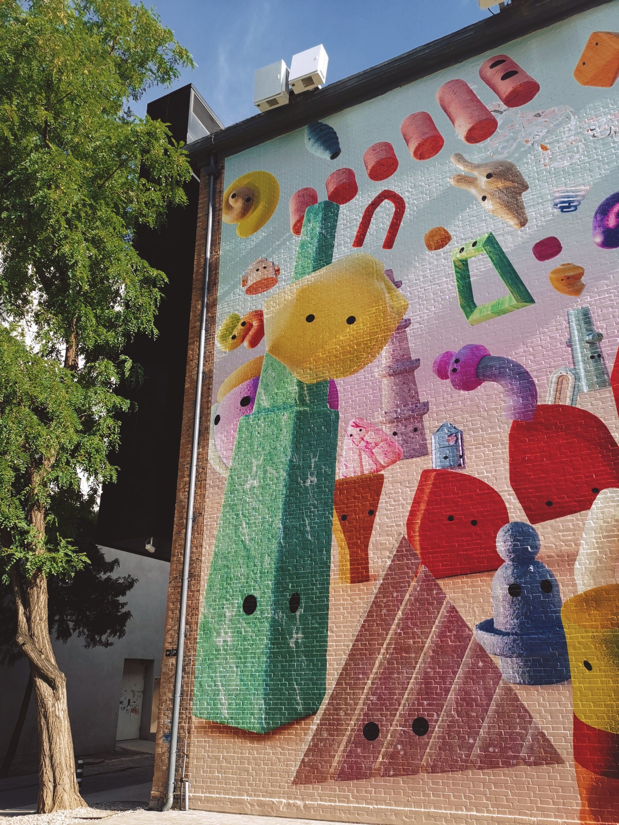 流水的画廊商铺,也印证了这一点,你只管往前跑,谁能跟上就与谁同行
