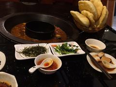 -粘豆包铁锅炖二部(温泉街店)