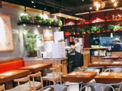 大堂-渝是乎酸菜鱼·川渝小炒(新世界百货望京店)