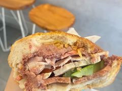 -Bánh Mì Huynh Hoa