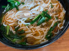 -鸿浩扒猪脚米线